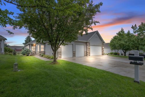 742 Gilfillan Ln, White Bear Tp, MN, 55127-7177 | Card Image