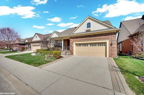 7969 Stableford Dr, Washington Township, MI, 48094-3448 | Card Image