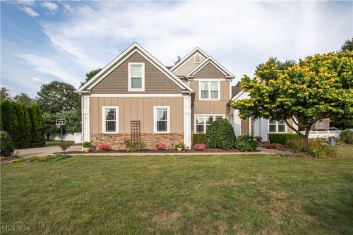 8259 Buckingham Cir Nw, Massillon, OH, 44646-9548 | Card Image