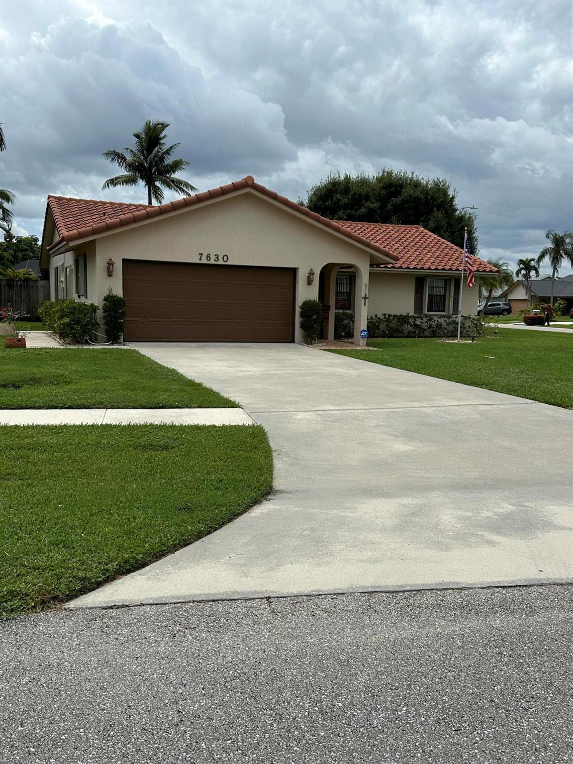 Woodland Creek Ln, Lake Worth, FL 33467