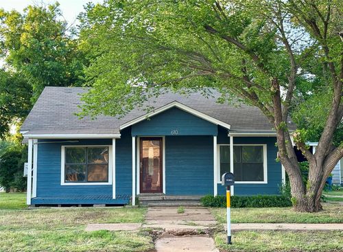 610 W Dale St, Winters, TX, 79567-4909 | Card Image