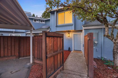700 Racquet Club Cir, Rohnert Park, CA, 94928-2515 | Card Image