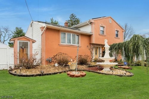 8 Monaghan Rd, Edison, NJ, 08817-4122 | Card Image