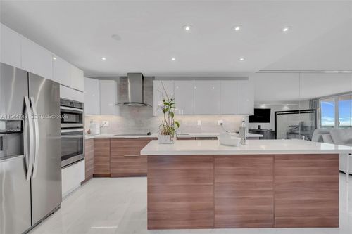 810-2301 Collins Ave, Miami Beach, FL, 33139-1631 | Card Image