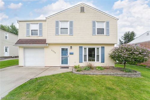 5368 Strawberry Ln, Willoughby, OH, 44094-4334 | Card Image