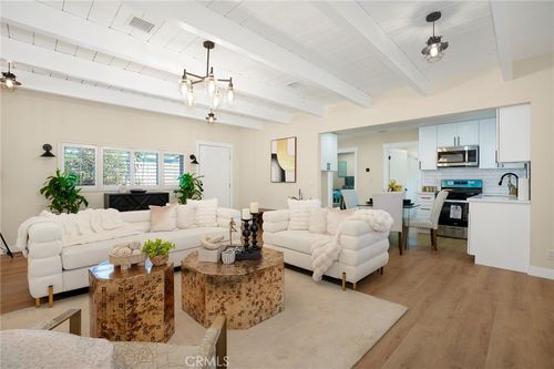 15725 Drell St, Sylmar, CA, 91342-3618 | Card Image
