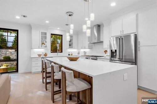 5 Fey Pl, Oradell, NJ, 07649 | Card Image