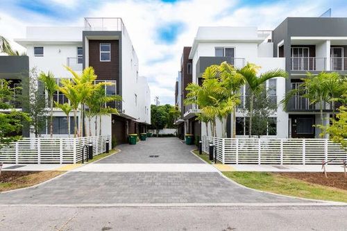 206-700 Ne 14th Ave, Fort Lauderdale, FL, 33304-2881 | Card Image