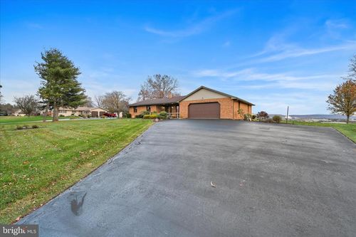 332 Kindt Corner Rd, LEESPORT, PA, 19533-8626 | Card Image