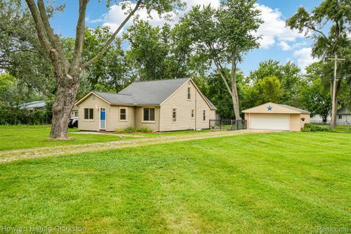 2660 Mott Ave, Waterford, MI, 48328-2634 | Card Image