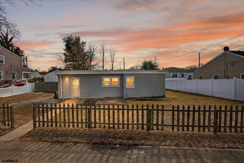 32 W Meyran Ave, Somers Point, NJ, 08244-2128 | Card Image