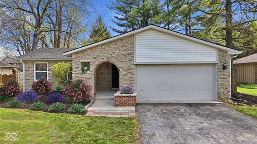 2204 Walnut Way, Noblesville, IN, 46062-9723 | Card Image