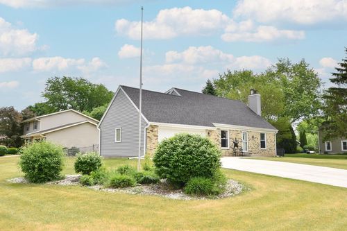 W165N10648 Wagon Trail, Germantown, WI, 53022 | Card Image
