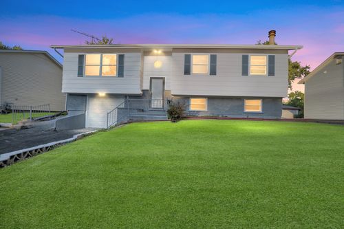 7031 Glenwood Ln, Hanover Park, IL, 60133-6405 | Card Image