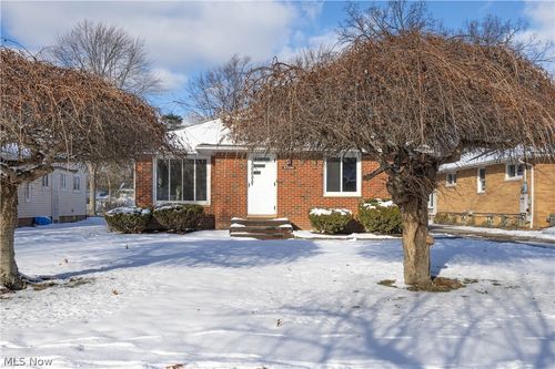 24206 Beech Ln, North Olmsted, OH, 44070-1008 | Card Image