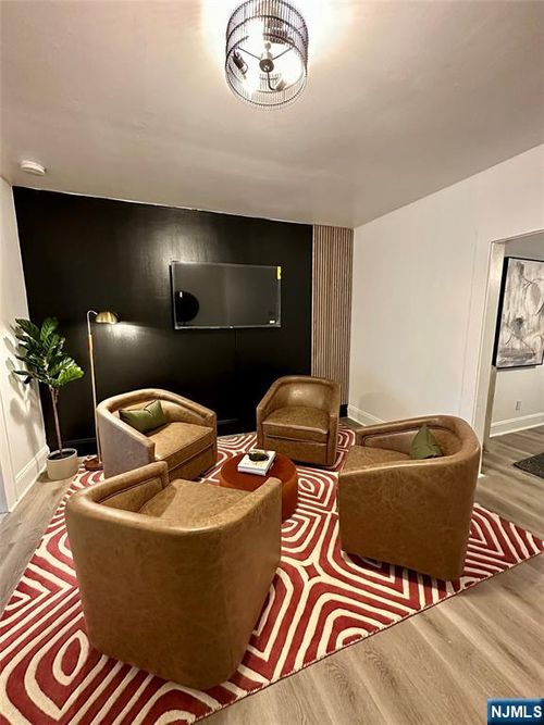 48 Maple Ave, Montclair, NJ, 07042-4581 | Card Image