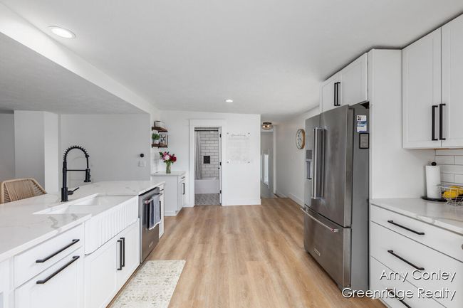 KITCHEN - APPLIANCES INCLUDED | Image 16