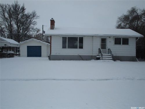 514 3rd Ave E, Assiniboia, SK, S0H | Card Image