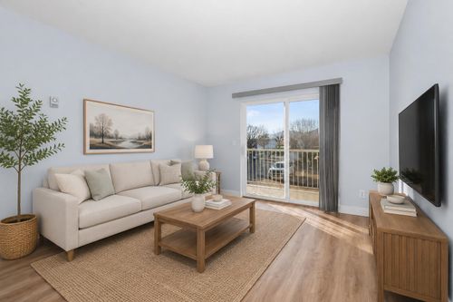 220-45669 Mcintosh Dr, Chilliwack, BC, V2P6V4 | Card Image