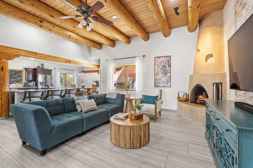8 S Arroyo Ridge Rd, Santa Fe, NM, 87508-1360 | Card Image