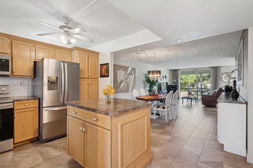 201-700 S Hollybrook Dr, Pembroke Pines, FL, 33025-4019 | Card Image