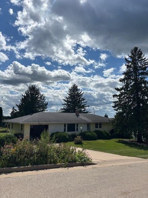 323 3rd St, Bloomington, WI, 53804-7125 | Card Image