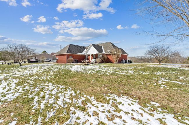 674 Old Highway 52, House other with 3 bedrooms, 2 bathrooms and 8 parking in Bethpage TN | Image 4