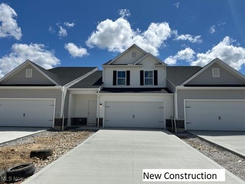 414 Honeycrisp Dr Ne, Louisville, OH, 44641-0075 | Card Image