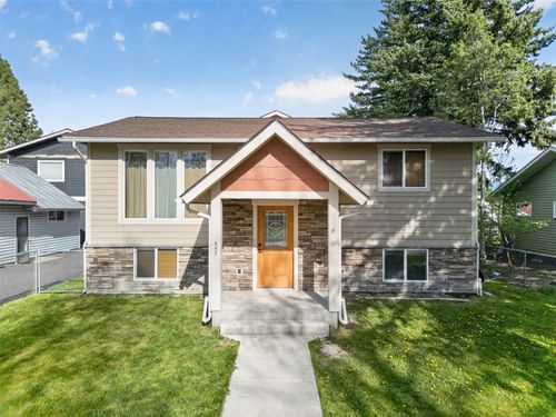 555 Park Ave, Whitefish, MT, 59937-2749 | Card Image