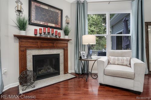 10238 Shenandoah Ridge Dr, Brighton, MI, 48114-8019 | Card Image