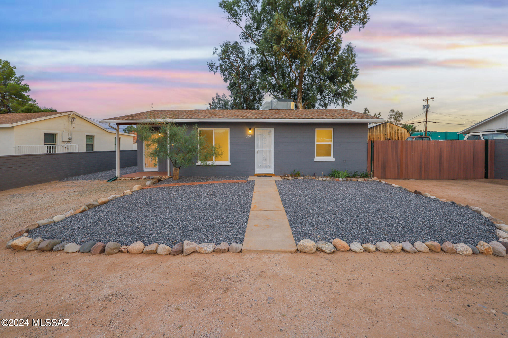 Helen St, Tucson, AZ 85712