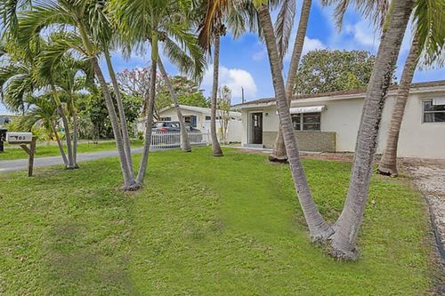 301 Se 21st Ave, Boynton Beach, FL, 33435-7257 | Card Image