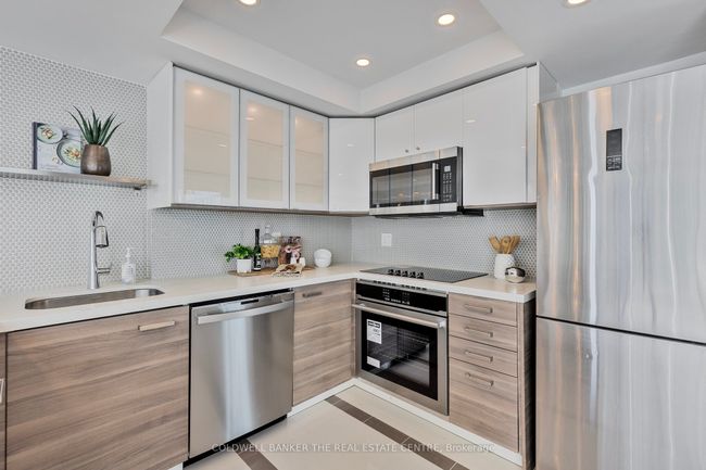 2002 - 99 Harbour Sq, Condo with 2 bedrooms, 2 bathrooms and 1 parking in Toronto ON | Image 30