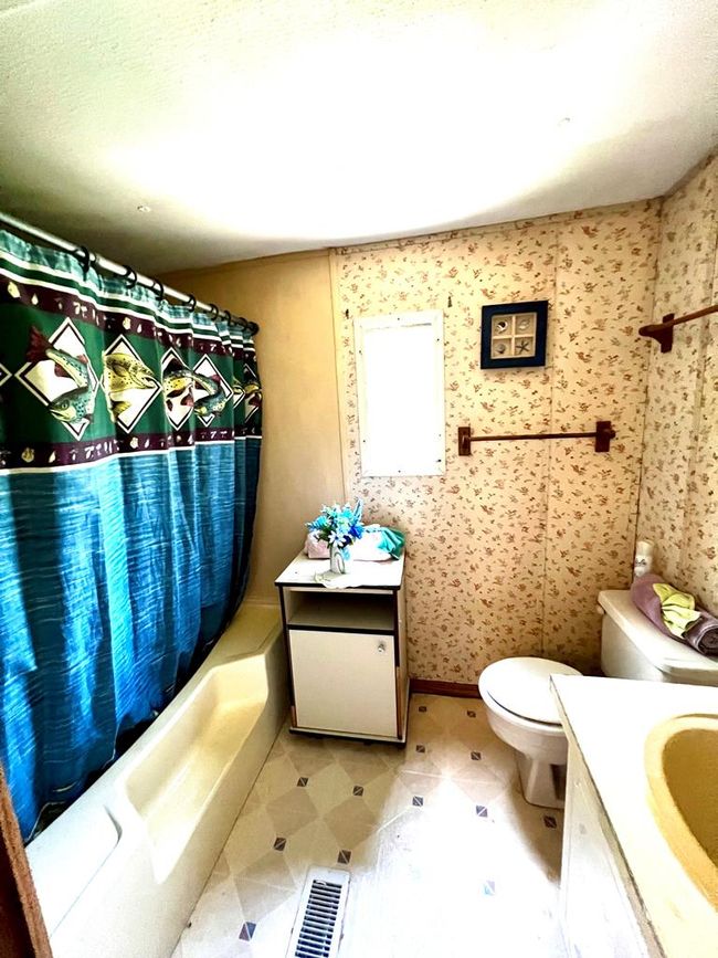 242 Sw 820 Th St, House other with 2 bedrooms, 2 bathrooms and null parking in Steinhatchee FL | Image 11