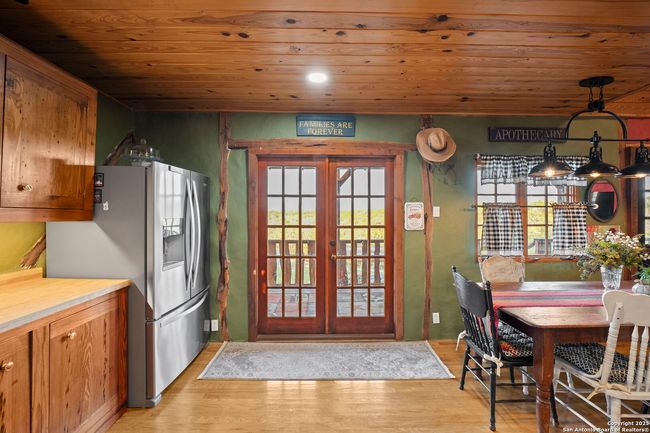 110 Apacheria Pass W, House other with 3 bedrooms, 3 bathrooms and null parking in Comfort TX | Image 8