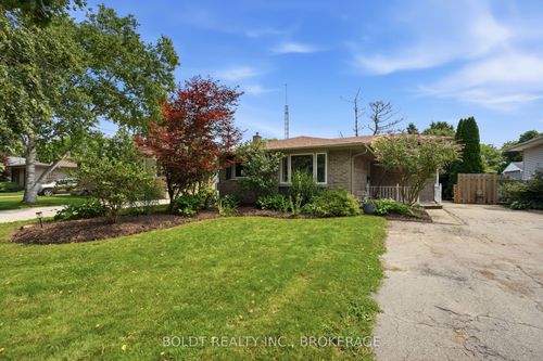 11 Abraham Dr, Saint Catharines, ON, L2M6K7 | Card Image