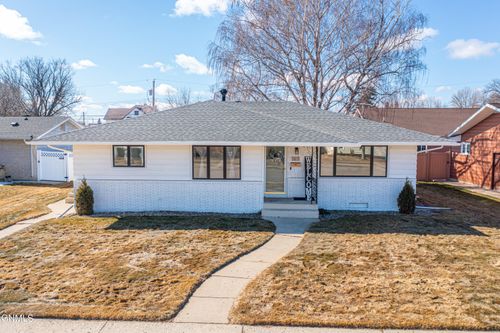 1413 1st Ave E, Williston, ND, 58801-4246 | Card Image