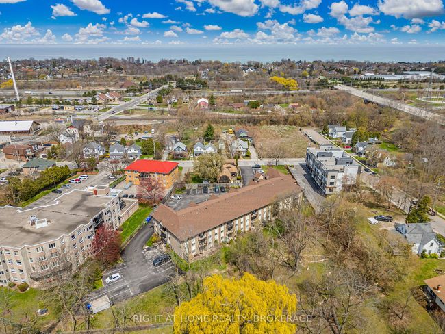102 - 20 John St, Condo with 2 bedrooms, 1 bathrooms and 3 parking in Grimsby ON | Image 34