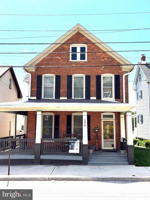 206 W North St, WAYNESBORO, PA, 17268-1216 | Card Image