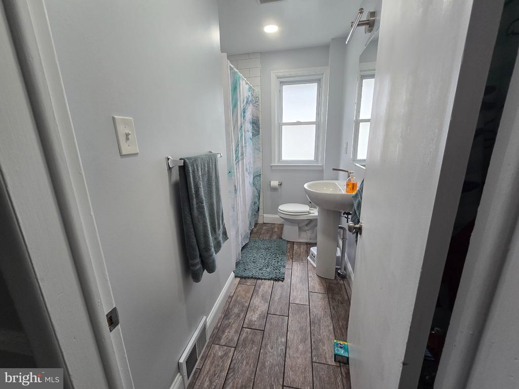 Residential Lease in BROOMALL 5