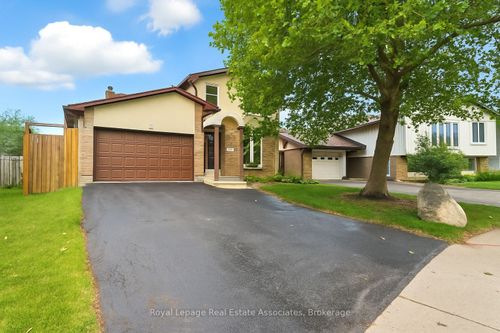 16 Hart Cres, London, ON, N6E2W6 | Card Image