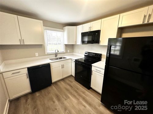 903 Holt St, Lexington, NC, 27292-5111 | Card Image