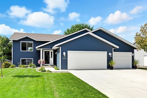 107 Century Ln, Silver Lake, MN, 55381-6174 | Card Image