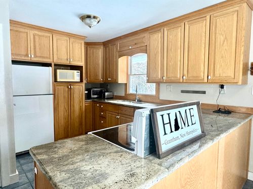 11 Sugarwood Ln, Grantham, NH, 03753-3246 | Card Image