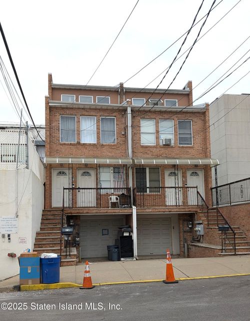 79 Kermit Ave, Staten Island, NY, 10305-2531 | Card Image