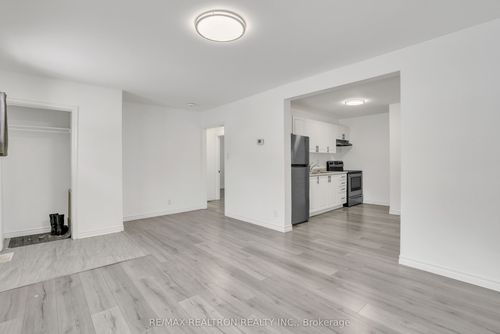 212 Little Ave, Barrie, ON, L4N6L1 | Card Image