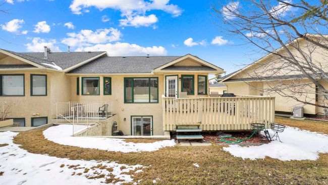 111 Sunlake Close Se, Home with 2 bedrooms, 3 bathrooms and 4 parking in Calgary AB | Image 30