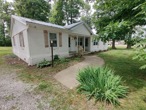 9 E Rafferty Rd, Shelbyville, IN, 46176-9410 | Card Image