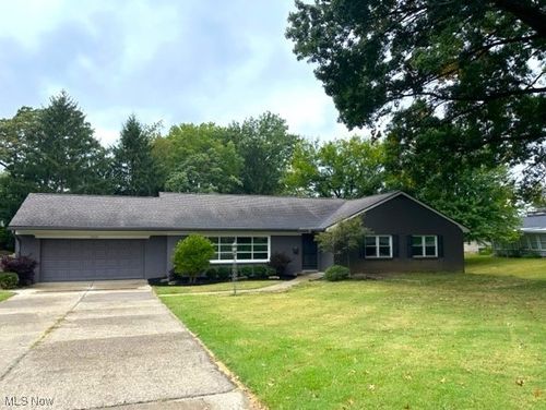 2815 E Ray Dr, Zanesville, OH, 43701-1506 | Card Image