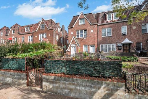 37 78th St, Jackson Heights, NY, 11372-6631 | Card Image